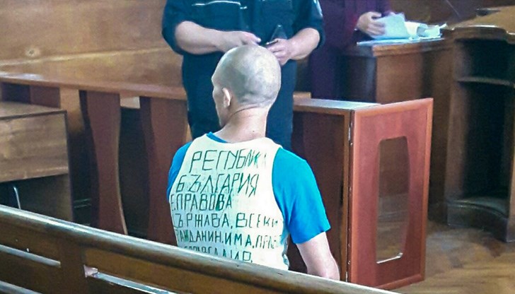 42-годишният мъж твърди, че държавния обвинител го е набедил