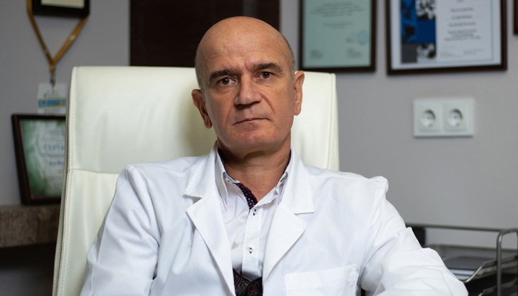 Д-р Димитров е пластичен хирург в УМБАЛ "Медика"