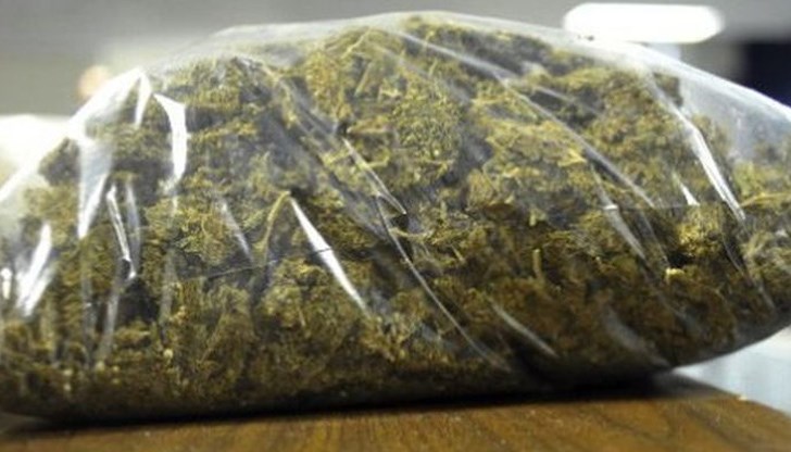 Разследват двама от Ново село за притежание на наркотици Разследват двама от Ново село за притежание на наркотици