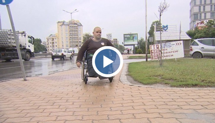 Според столичния автотранспорт, въпреки че шофьорите са изолирани, при нужда от помощ са длъжни да свалят рампата, носейки маска