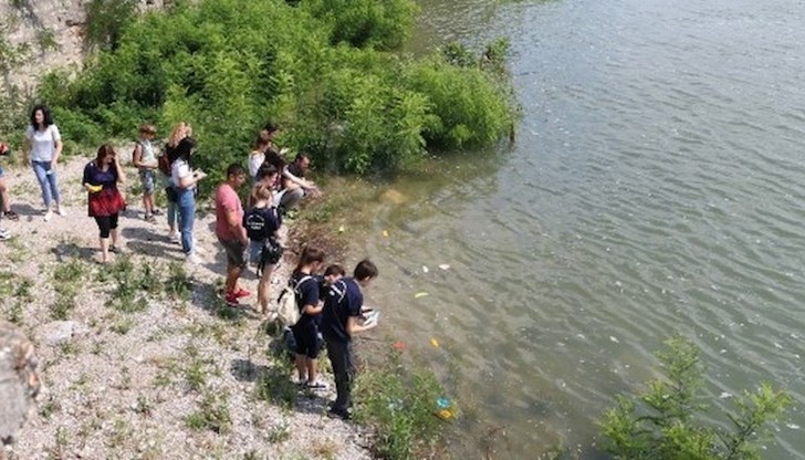 Доброволци пуснаха хартиени лодки с послания по река Дунав, с което отбелязаха 26 юни - международния ден за борба с наркоманията и търговията с наркотици