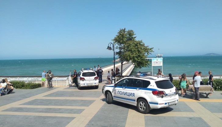 Друго момче е спасено, след като му хвърлят пояс Друго момче е спасено, след като му хвърлят пояс