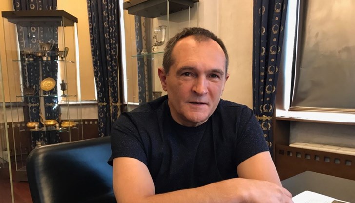 Предлага отпадане на имунитета на депутатите и референдуми по важни обществени теми Предлага отпадане на имунитета на депутатите и референдуми по важни обществени теми