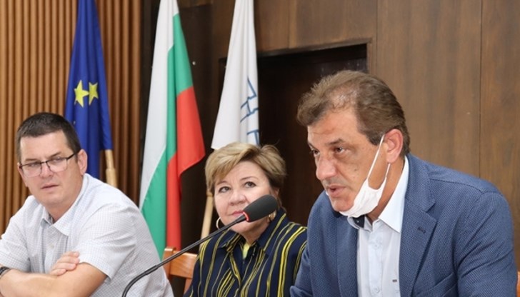 Зам.-областният управител Свилен Иванов компетентно обясни пред аудиторията предстоящите задачи Зам.-областният управител Свилен Иванов компетентно обясни пред аудиторията предстоящите задачи