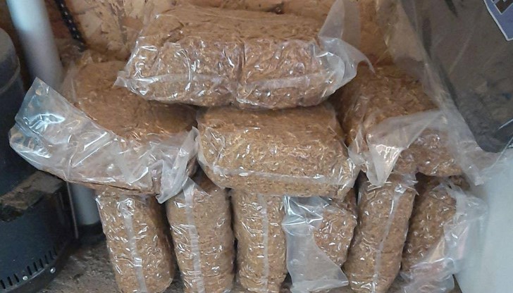 Ситнонарязан тютюн без акциз и незаконен дървен материал откриха в селата Голямо и Малко Враново