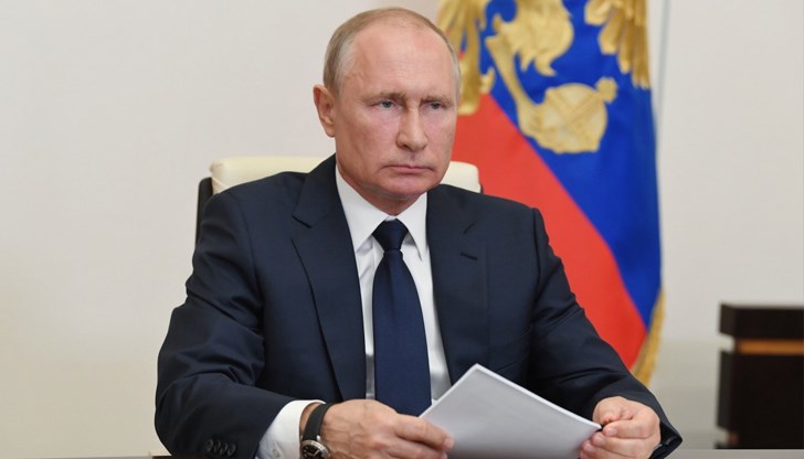 Трябва да се работи, а не да се търсят приемници, обяви руският президент