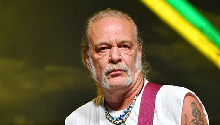 В паниката си вече забравят да напомнят, че ни пазят от комунистите, което очевидно не е евтино занимание В паниката си вече забравят да напомнят, че ни пазят от комунистите, което очевидно не е евтино занимание