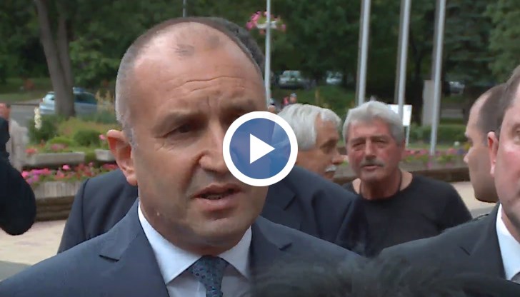 НА ЖИВО: Румен Радев се присмя на твърденията на Борисов