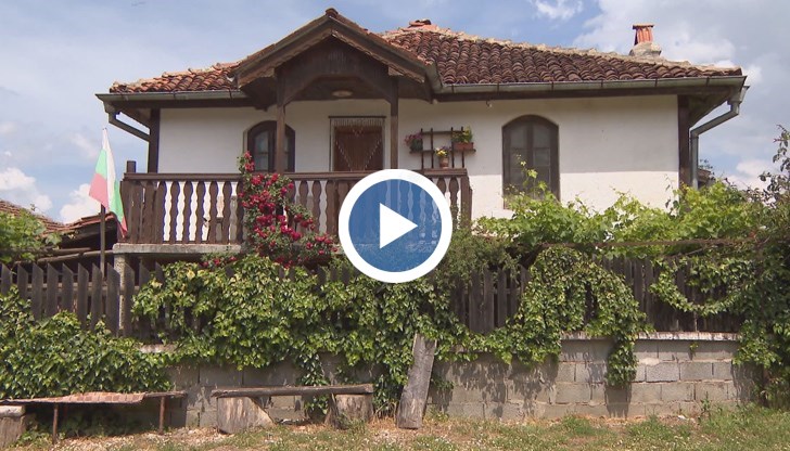 Спящо в прегръдките на тишината, селото е обявено за архитектурен и исторически резерват