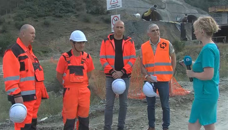 Въпреки инцидента днес строителите продължават своята работа Въпреки инцидента днес строителите продължават своята работа