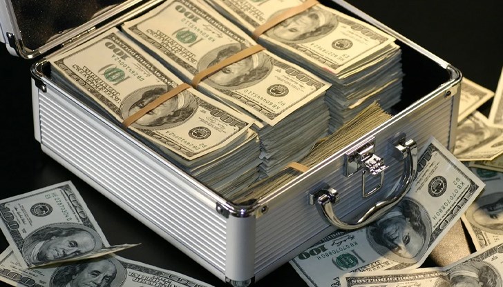 Заради изключителния ръст на онлайн пазаруването богатството на шефа на Amazon Джеф Безос нарасна с 31 млрд. долара от края на 2019 г.