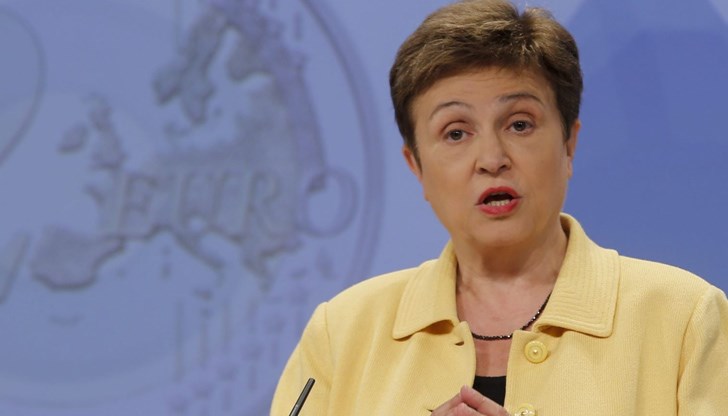 Според новите прогнози световната икономика ще се свие с 4,9 на сто при прогноза от 3 процента, направена през април