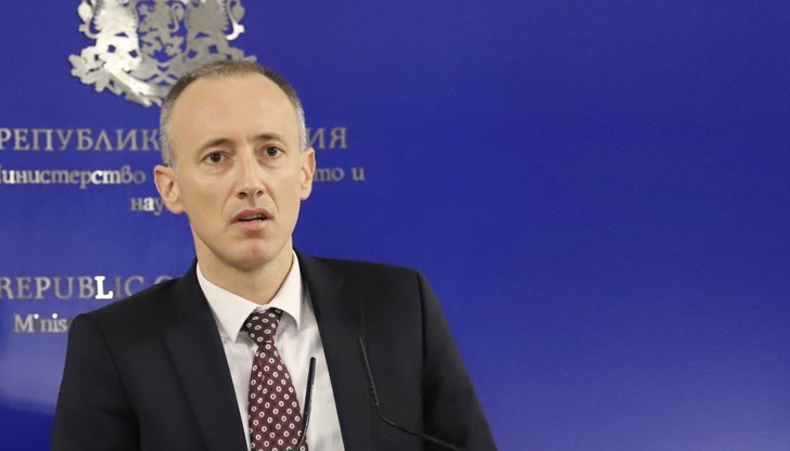 Съпругата ми никога не е имала пиар агенция. Училищата и учителите са тези, които избират учебниците Съпругата ми никога не е имала пиар агенция. Училищата и учителите са тези, които избират учебниците