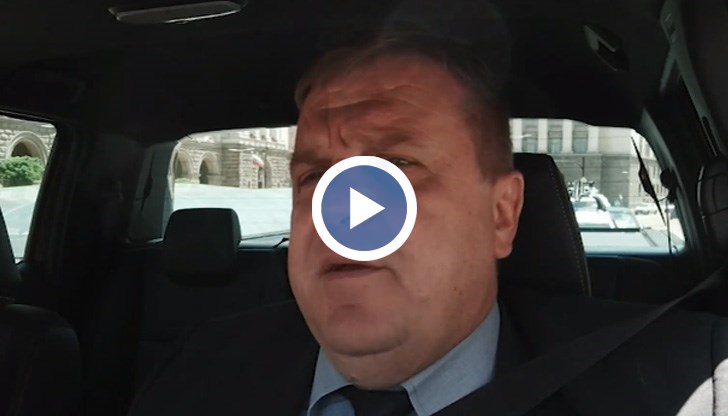 Министърът на отбраната смята, че целта на атаките към премиера са предсрочни избори