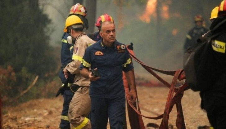 Пожарникарите предполагат, че причината за пожара е мълния