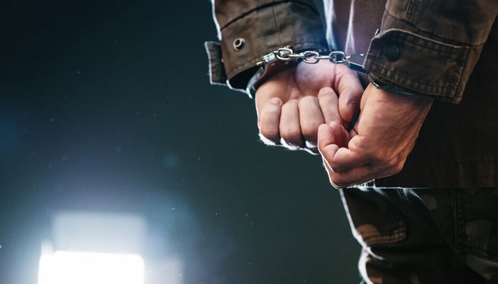 Заедно с него действала е задържана и джебчийка