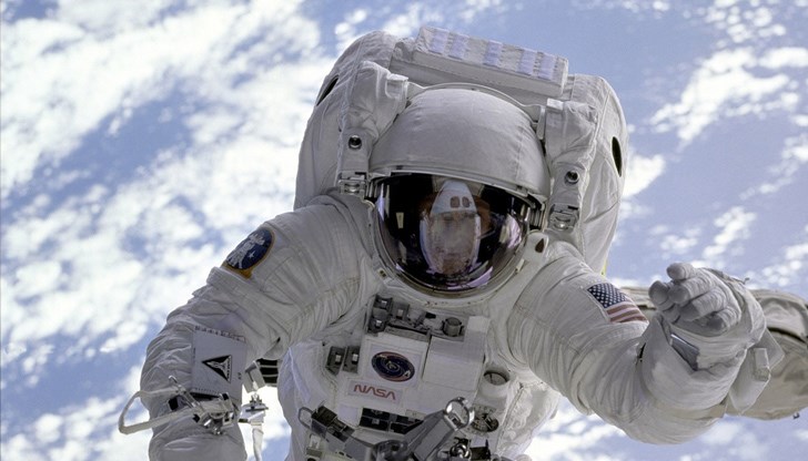 През ноември миналата година "Върджин Галактик" обяви плановете си да започне редовни туристически суборбитални полети в средата на тази година През ноември миналата година "Върджин Галактик" обяви плановете си да започне редовни туристически суборбитални полети в средата на тази година