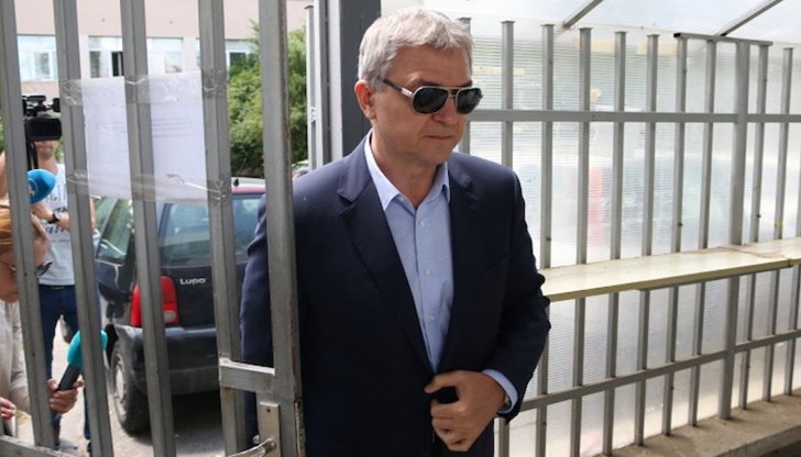 "Не знам за какво ме викат, дошъл съм да окажа съдействие", заяви пред журналисти Пламен Бобоков "Не знам за какво ме викат, дошъл съм да окажа съдействие", заяви пред журналисти Пламен Бобоков