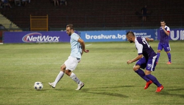 "Етър" победи "Дунав" в зрелищен двубой от 26-ия кръг на родната Първа лига "Етър" победи "Дунав" в зрелищен двубой от 26-ия кръг на родната Първа лига