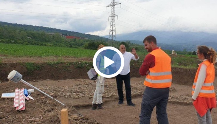 Типично в негов стил Борисов демонстрира присъствие на духа въпреки скандалите