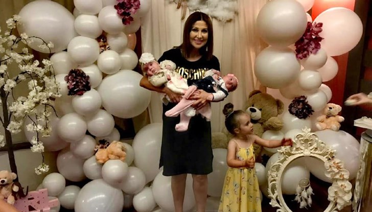 Това са първите официални снимки, на които виждаме малката Асияна Това са първите официални снимки, на които виждаме малката Асияна