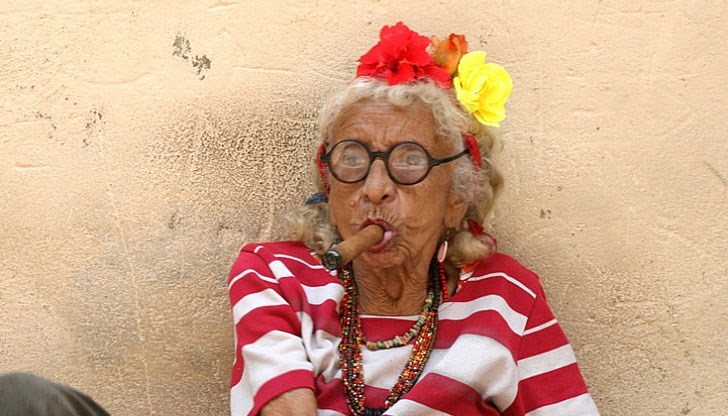 Умно би постъпила и ако си потърси нова работа – далеч от погледите на медиите и прокуратурата