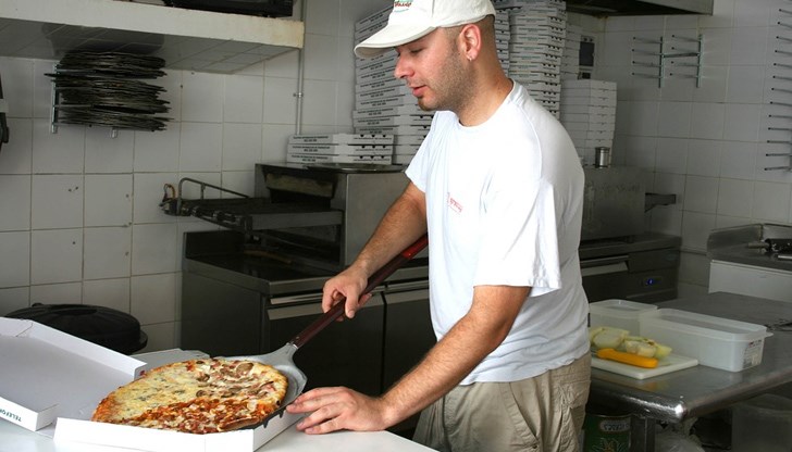 Продажбата на храна от павилион, магазин или машина се облага по досегашния ред, съобщиха от НАП Продажбата на храна от павилион, магазин или машина се облага по досегашния ред, съобщиха от НАП