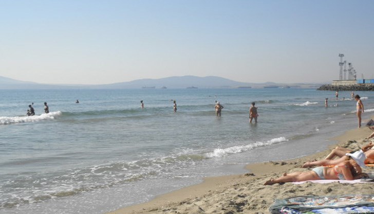 Необичайно за края на юни е излязъл силен западен вятър, познат още като Чалкантия