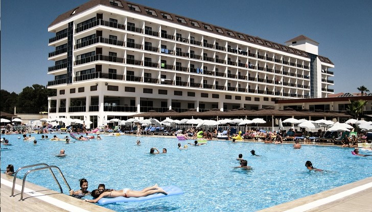 Температурите над 30 градуса са обичайни за разгара на лятото, около август, а не в началото на сезона, заявиха от климатичната неправителствена организация CARE