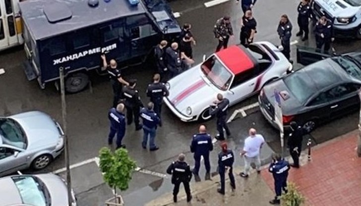 Автомобилът бил засечен от екипи на жандармерията на булевард "Шипченски проход"