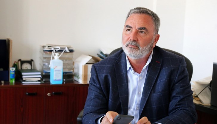 Ограниченията по границите остават до 15 юни