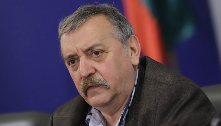 Хората се заблудиха и започнаха да се събират на много и големи групи и се появиха огнища, заяви той