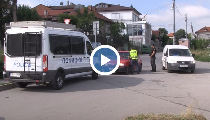 Русенският квартал е заварден от полицаи