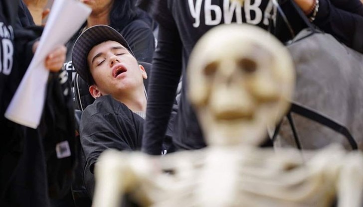 Майки на деца с увреждания ще посрещнат министър Кирил Ананиев пред работното му място