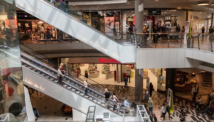 Фалшив сигнал паникьоса хората в търговския център
