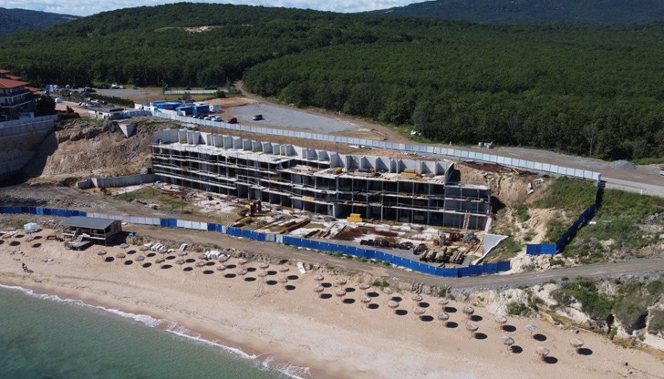 Хайка срещу палатки съпровожда узаконяването на стената хотел Хайка срещу палатки съпровожда узаконяването на стената хотел