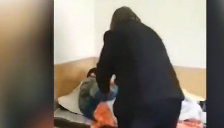 Кадри на които се вижда как медицинската сестра Донка Калчева бие дете, бяха разпространени в интернет