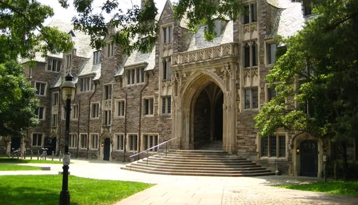 Уилсън е бил президент на САЩ два мандата (1913-21 г.) Уилсън е бил президент на САЩ два мандата (1913-21 г.)