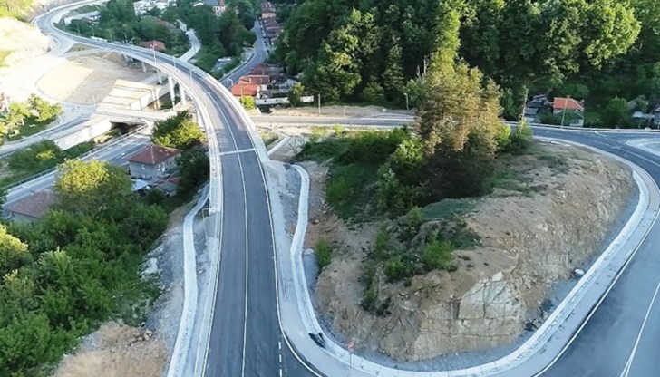В отсечката е най-голямото изграждано досега у нас стоманобетоново мостово съоръжени