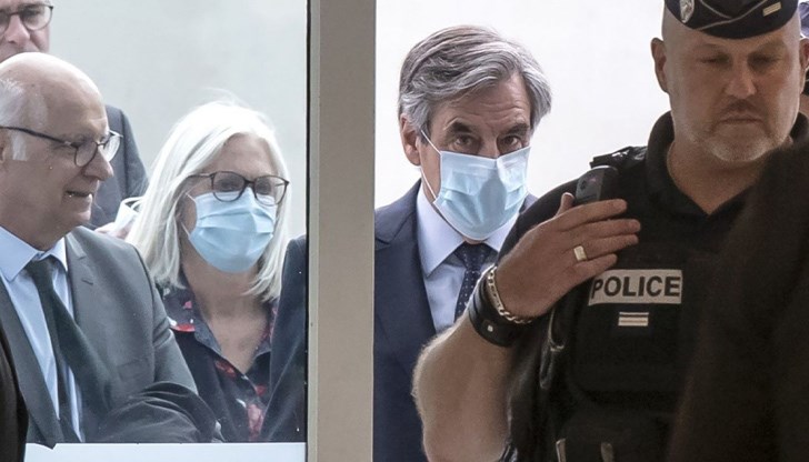 В демократичните общества всички са равни пред съда, даже и премиерите