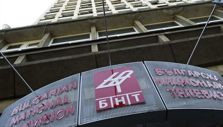 Колко удобно е да свалиш неудобни предавания и водещи уж за ваканцията Колко удобно е да свалиш неудобни предавания и водещи уж за ваканцията