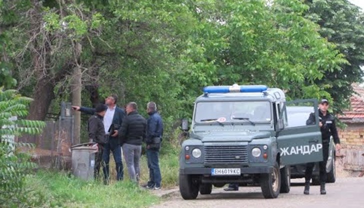 Мъжът проникнал с качулка на главата в дома на жената, като преди това спрял електричеството