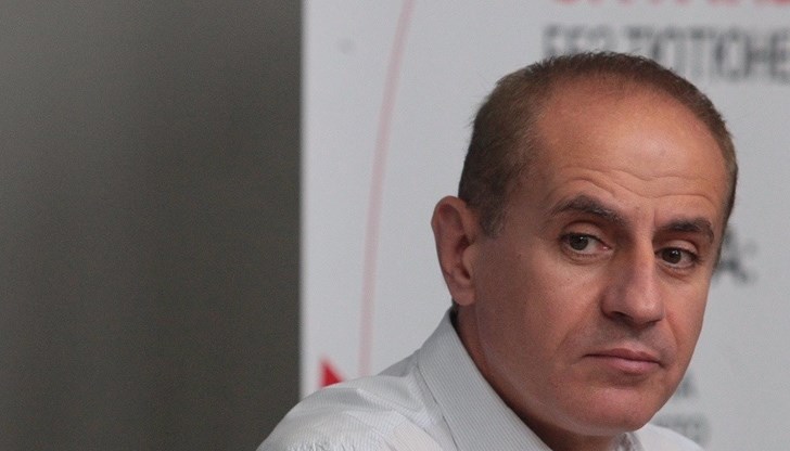 Паунов:""Ежеминутно пристигат хора, които са със симптоматика и всеки ден пътуват между 50 и 70 проби, защото хората имат симптоми" Паунов:""Ежеминутно пристигат хора, които са със симптоматика и всеки ден пътуват между 50 и 70 проби, защото хората имат симптоми"