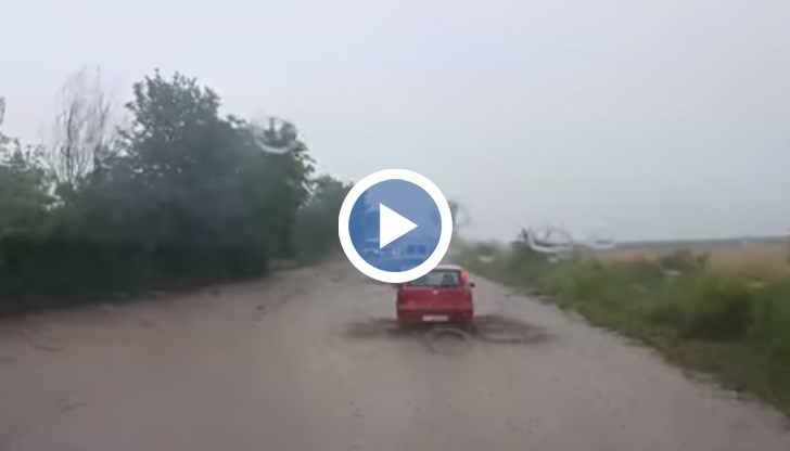 Минаването по пътя Русе - Бяла е истинско предизвикателство за шофьорите