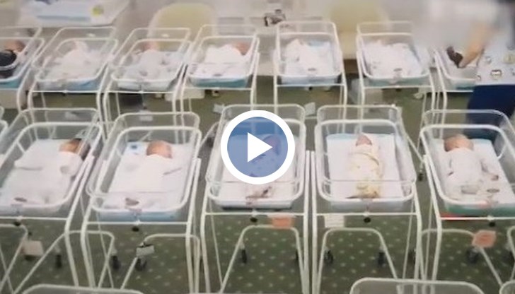 Бебетата чакаха в малки легла, подредени в безкрайни редици