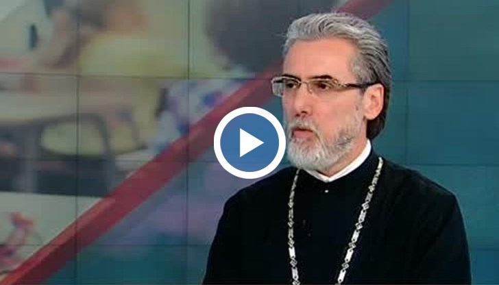 Учебниците ще бъдат разпространени в началните и средните училища