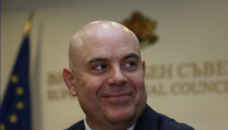 Главният прокурор Иван Гешев заяви пред медиите в парламента, че през последните дни се генерират постоянно скандали