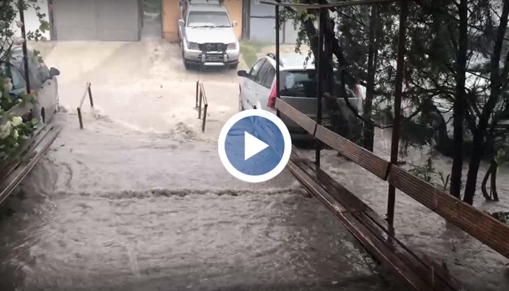 В първия ден от астрономическото лято пороите в страната не спират