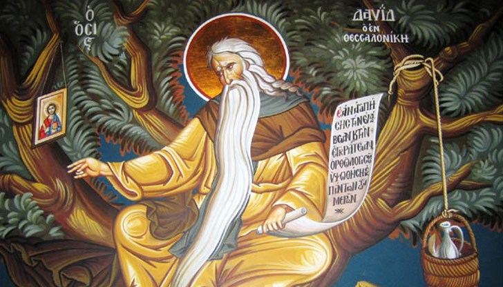 На 26 юни почитаме светец, който дълго живял на дърво