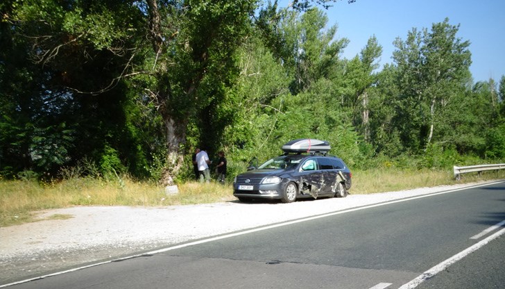 Лекият автомобил е със сериозни щети